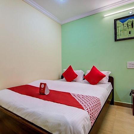 Отель Oyo Lalitha Delight Вишакхапатнам Экстерьер фото
